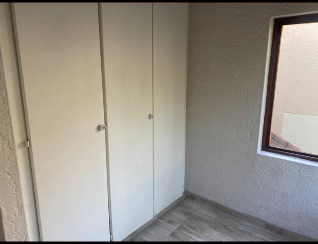 2 BEDROOM TOWNHOUSE FOR SALE IN BRYANSTON